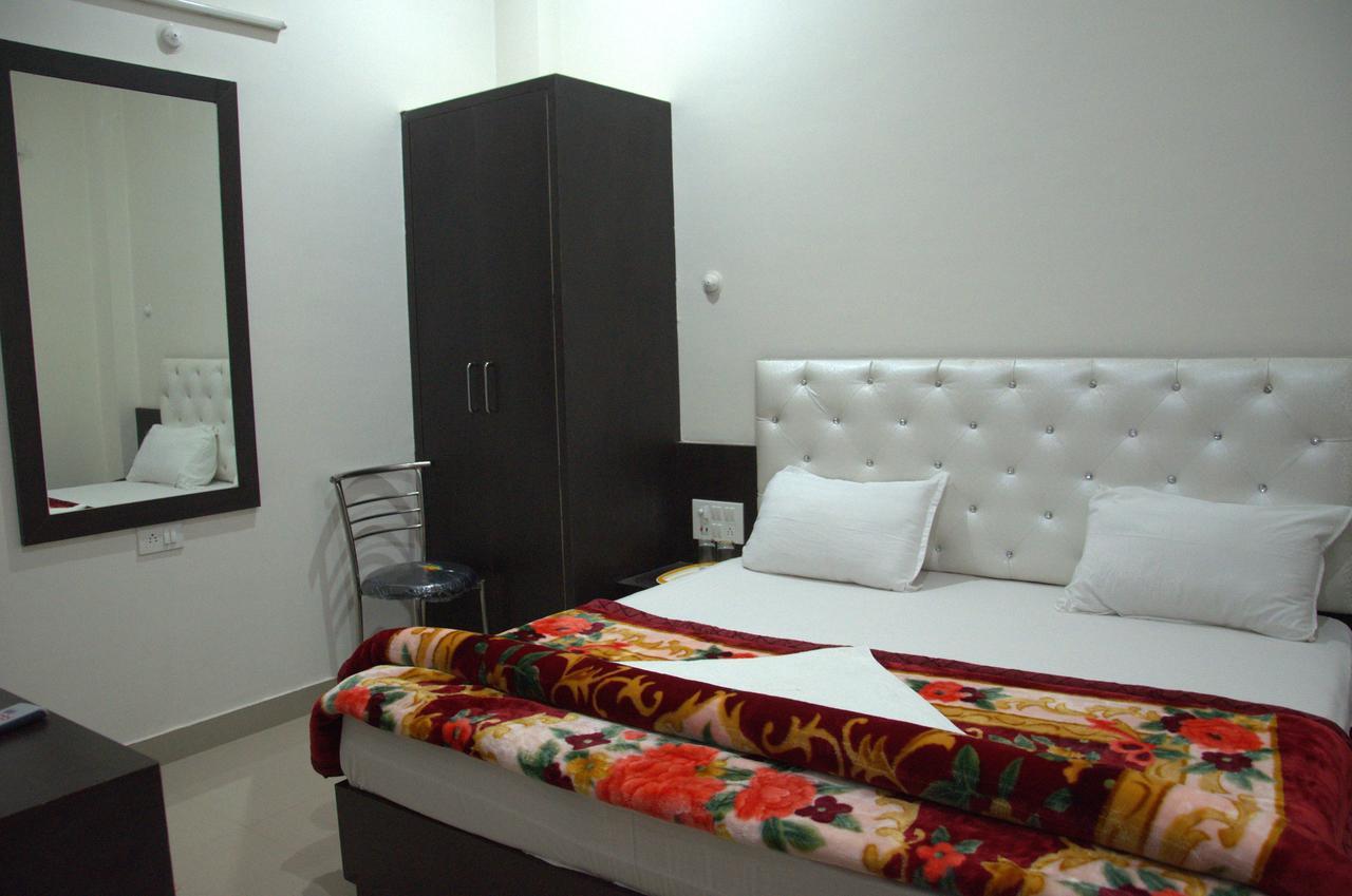 Hotel Mahabir Inn ماثورا المظهر الخارجي الصورة